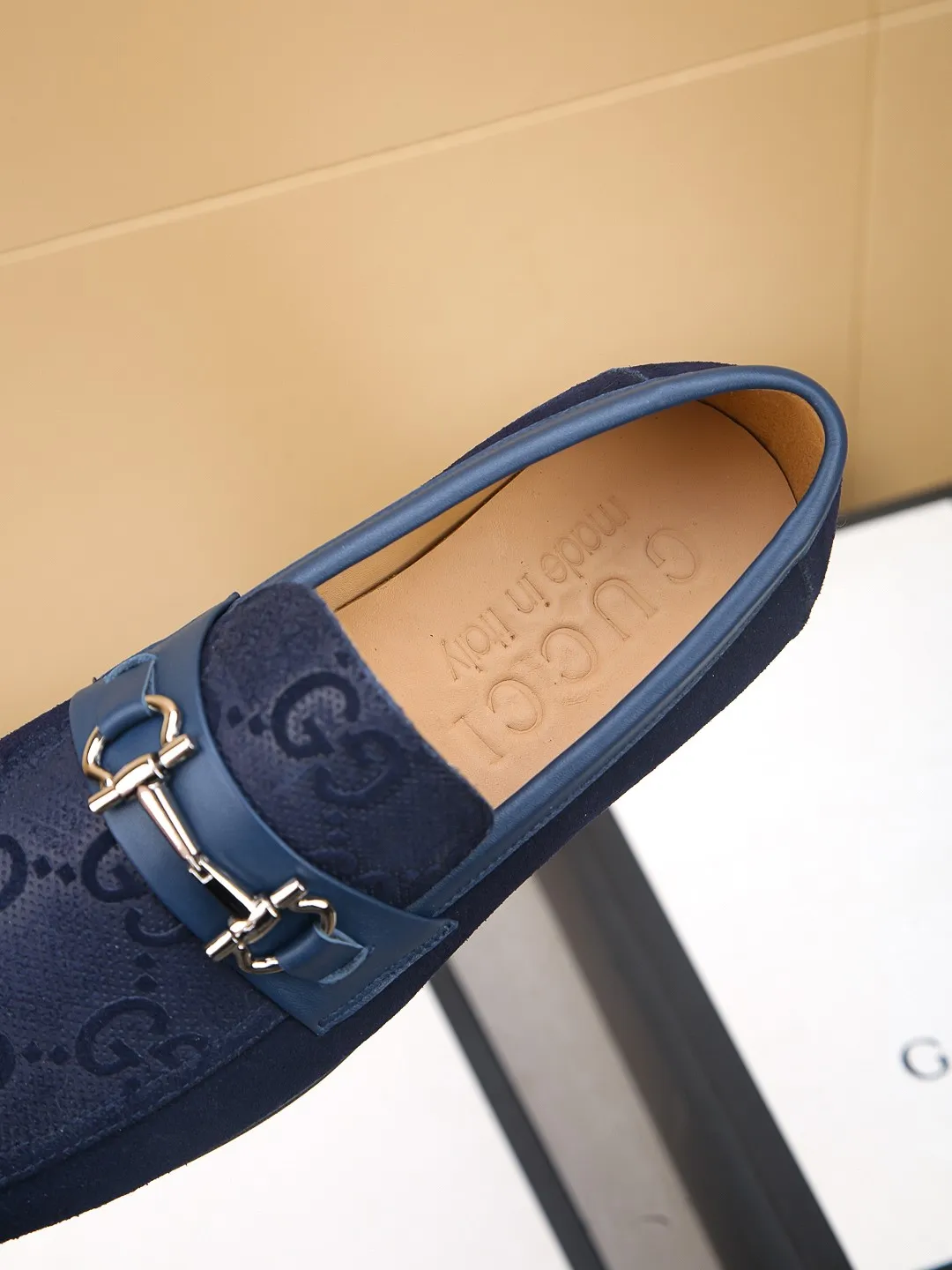 Men's men's shoes 💰460 🆘【GUCCI】Gucci ·🐂里· Hot-selling beanie shoes, top brand luxury, top quality, latest fashion beanie shoes.. The upper is made of original high mercerized smooth cow suede. (Full top layer water-dyed 🐂 leather and lining). The original stylish and stylish soft rubber wear-resistant and non-slip outsole is light and comfortable on the foot, available in 2 colors! Matching code: 39-44 (customized at 38.45.46.47)